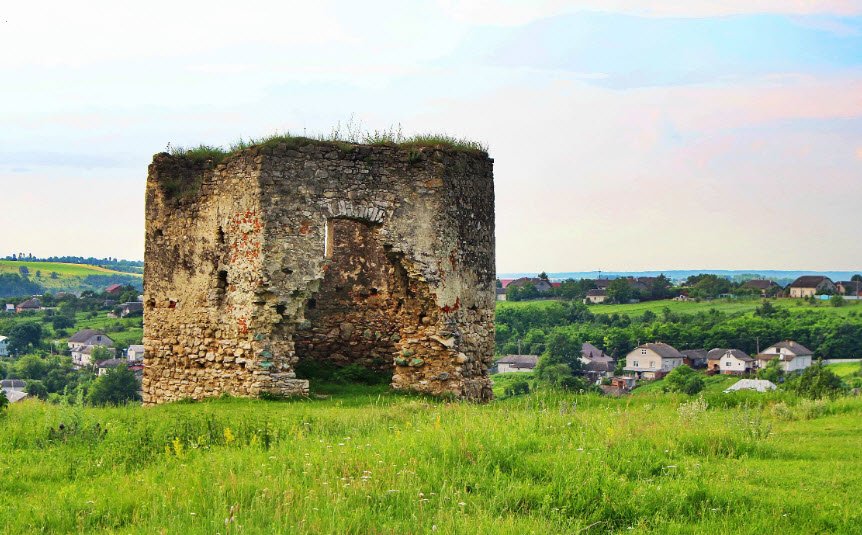 Zamok U Seli Vysichka, Pyshchatyntsi, Ukraine